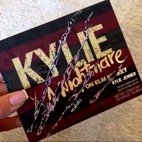 A Nightmare On Elm Street Pressed Powder Palette - Picture 13 of 16